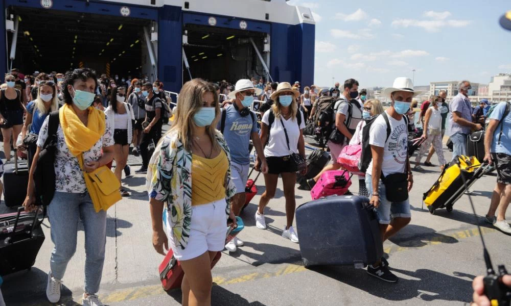 Κορονοϊός: Έξαρση κρουσμάτων τον Αύγουστο - Πάνω από 4.000 σε 22 μέρες!